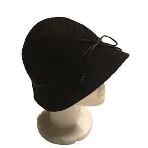NWOT 100% wool Woman’s Hat